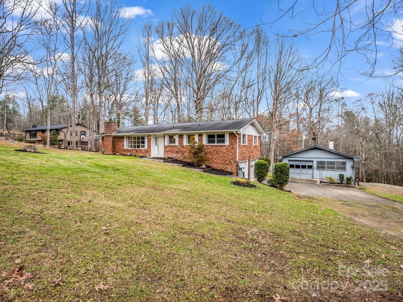 136 Old Tanglewood Trl, Hendersonville, NC 28739