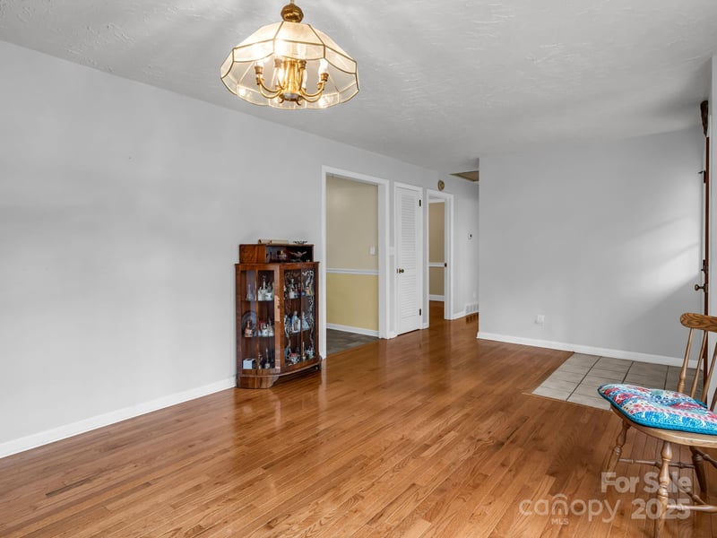 136 Old Tanglewood Trl, Hendersonville, NC 28739
