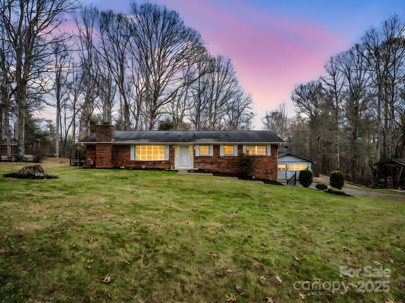 136 Old Tanglewood Trl, Hendersonville, NC 28739
