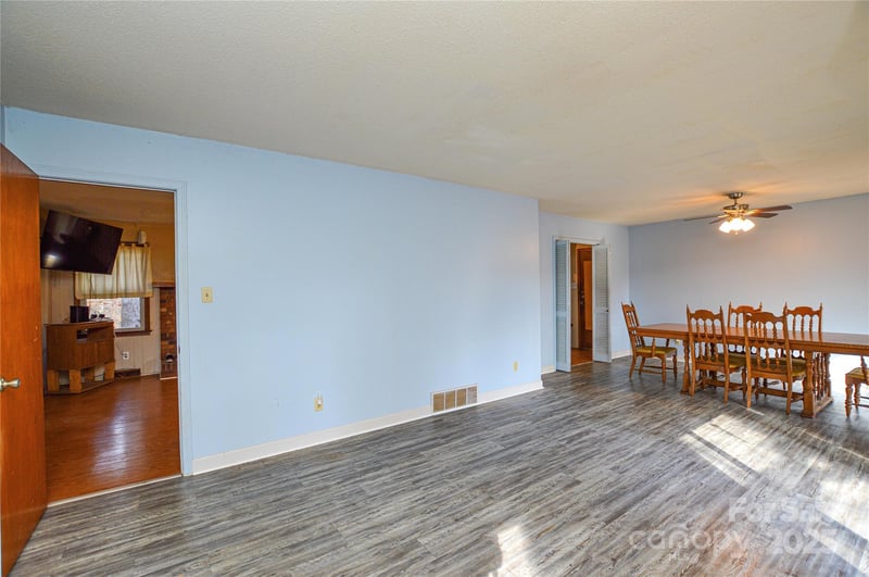 1405 Forest Park Dr, Statesville, NC 28677