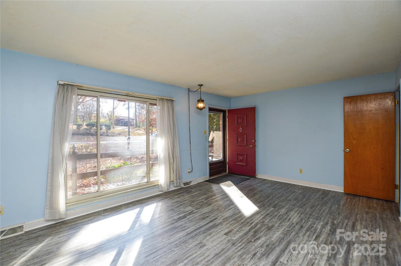 1405 Forest Park Dr, Statesville, NC 28677