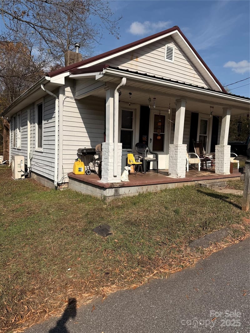 1418 Huggins St, Statesville, NC 28677
