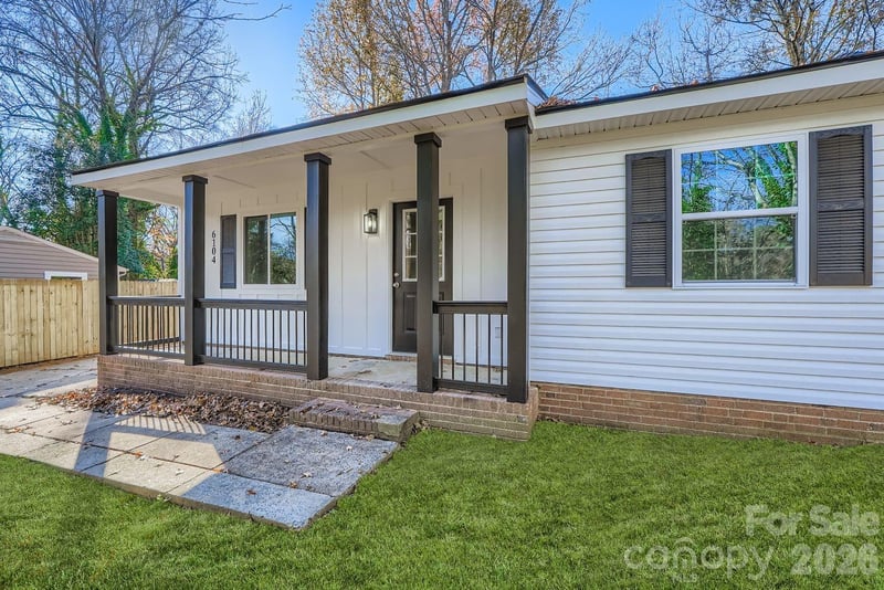 6104 Bridlewood Ln, Charlotte, NC 28215
