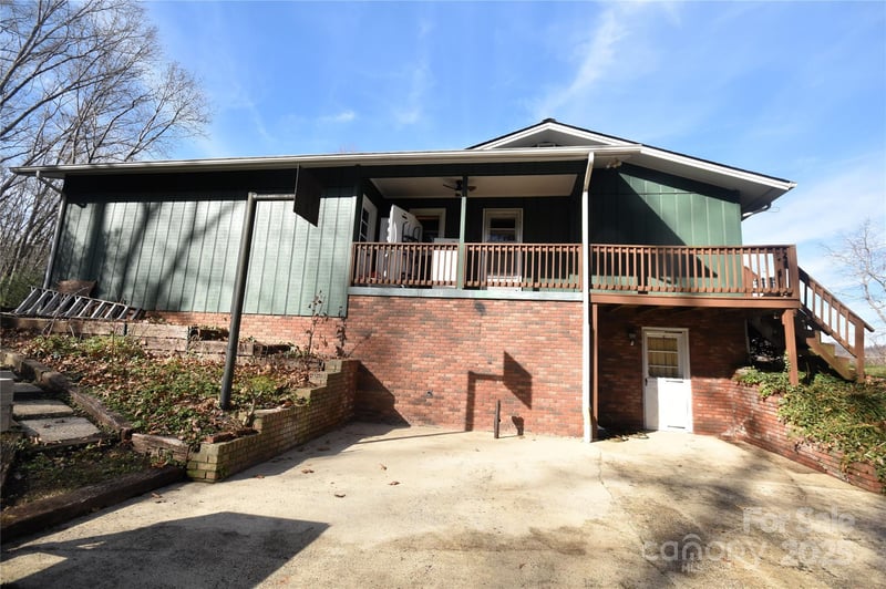 119 Pleasant Hill Cir, Waynesville, NC 28786