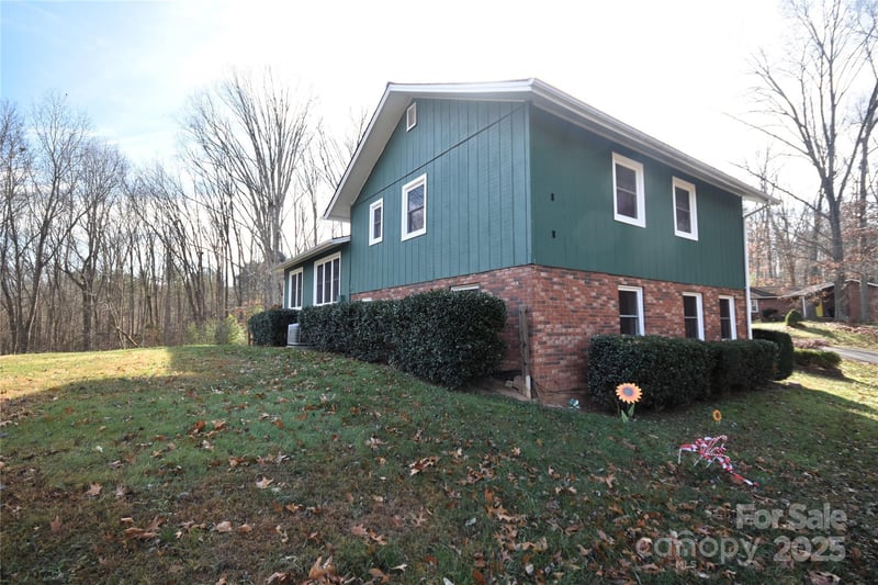 119 Pleasant Hill Cir, Waynesville, NC 28786