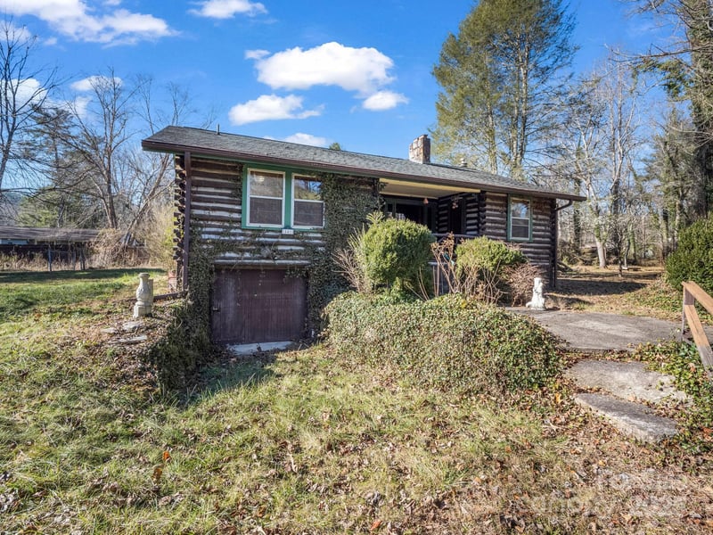 541 Broadway St, Hendersonville, NC 28739