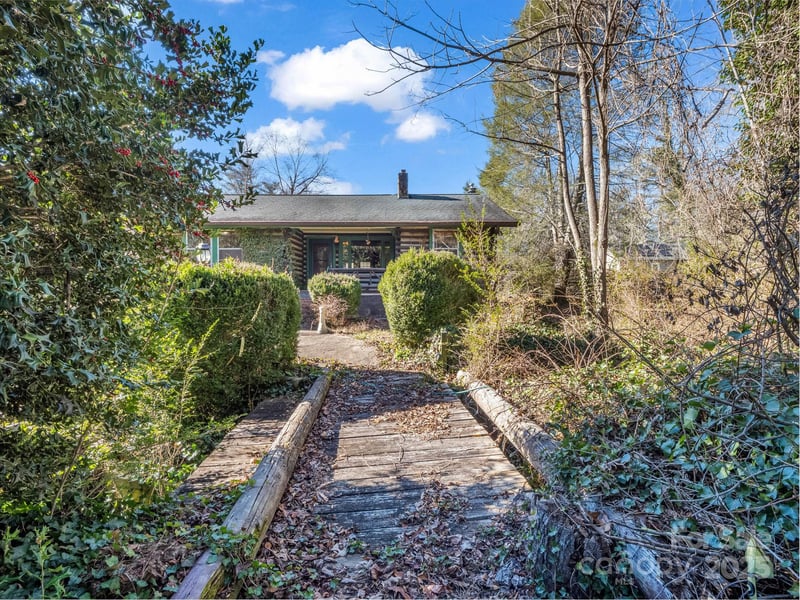 541 Broadway St, Hendersonville, NC 28739