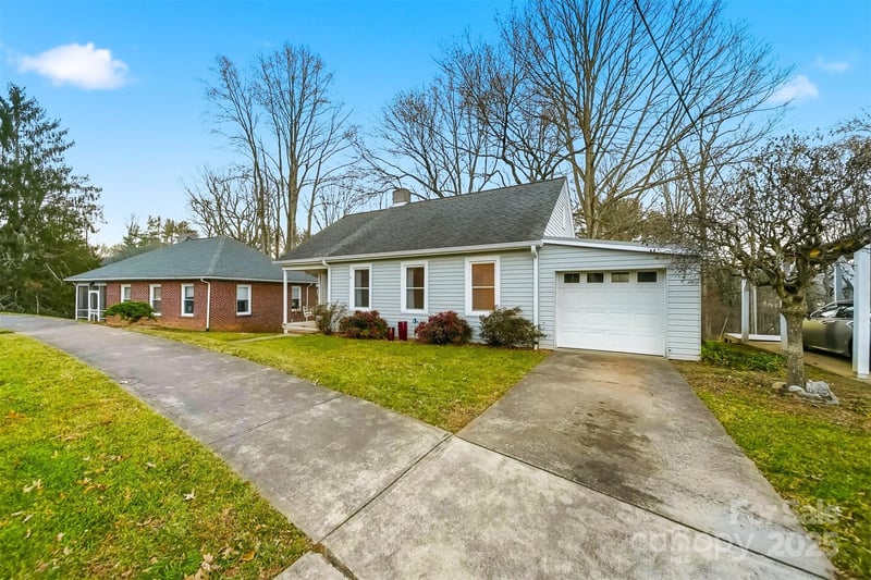3 Enka Oak St, Candler, NC 28715
