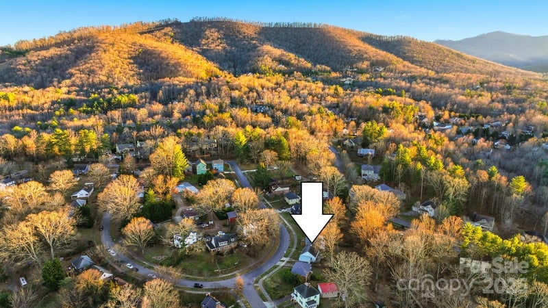 3 Enka Oak St, Candler, NC 28715