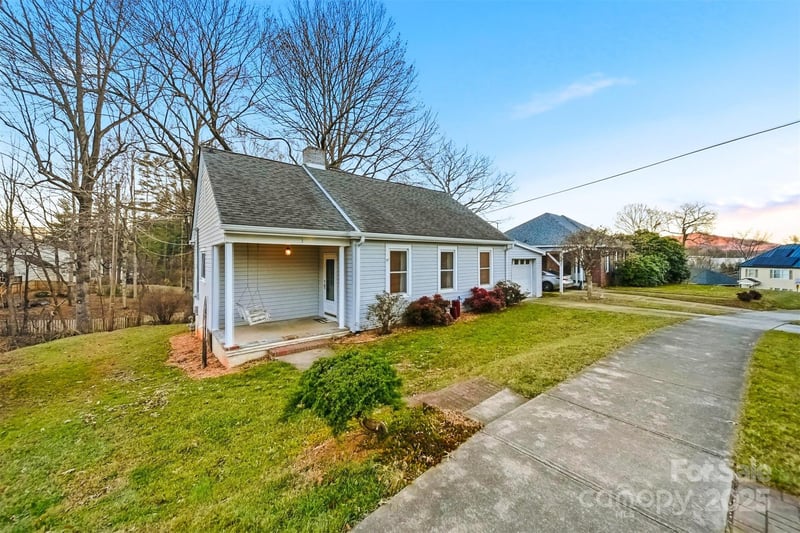 3 Enka Oak St, Candler, NC 28715