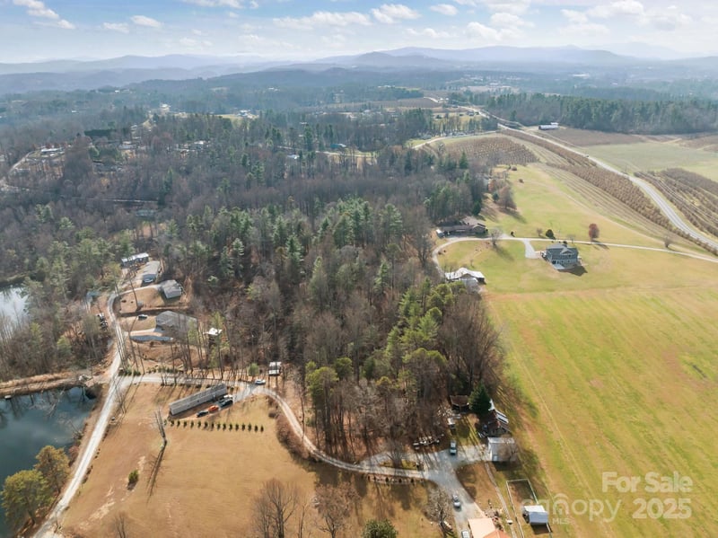 99999 Twin Lakes Dr, Flat Rock, NC 28792