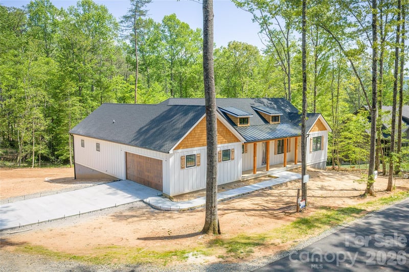 20 Nature Walk Ln, Hendersonville, NC 28739