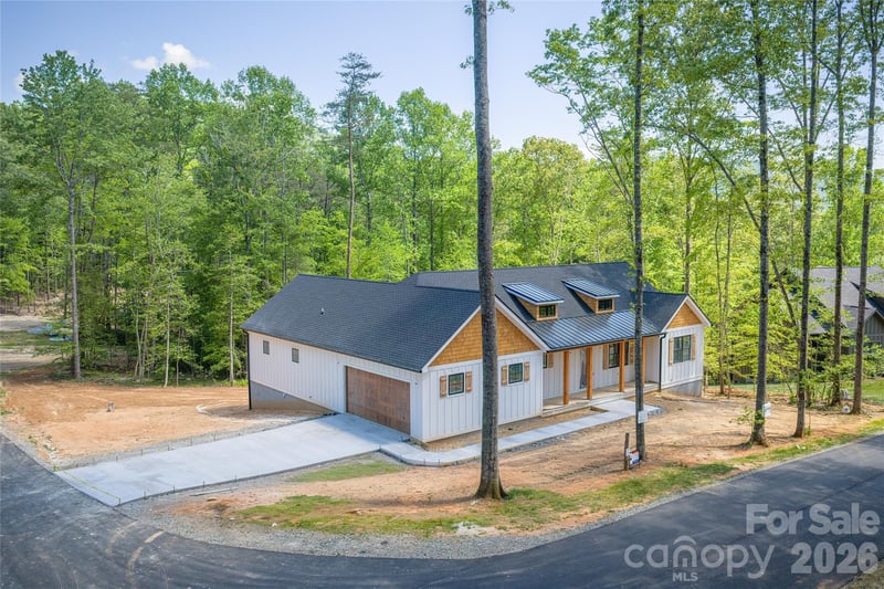 20 Nature Walk Ln, Hendersonville, NC 28739