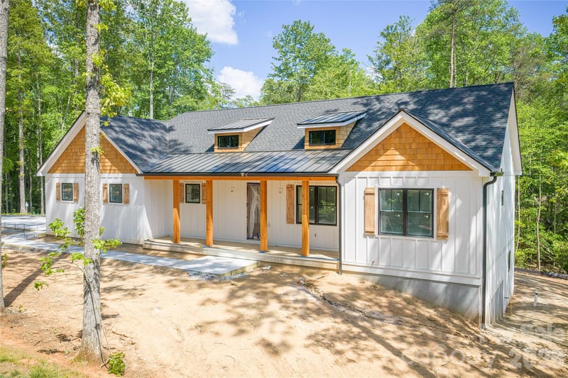 20 Nature Walk Ln, Hendersonville, NC 28739