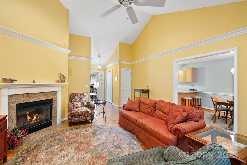 264 Charlestown Dr, Hendersonville, NC 28792