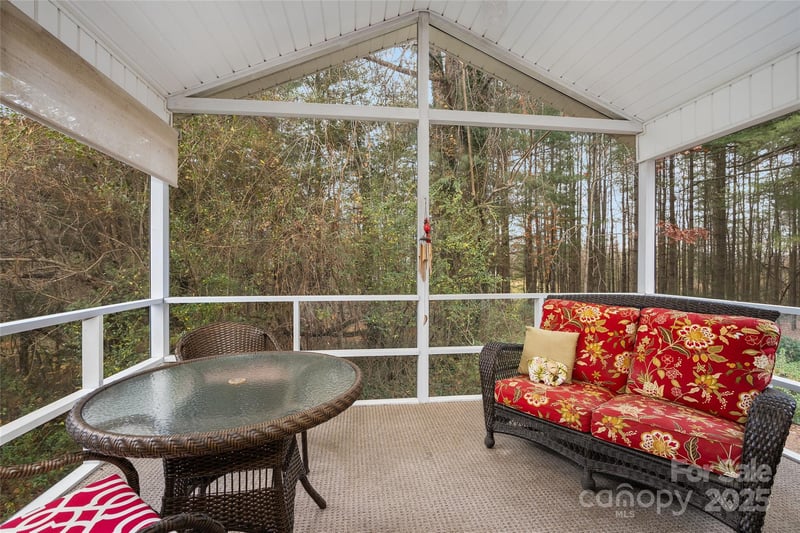 264 Charlestown Dr, Hendersonville, NC 28792