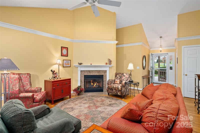 264 Charlestown Dr, Hendersonville, NC 28792