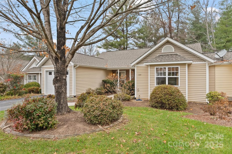 264 Charlestown Dr, Hendersonville, NC 28792