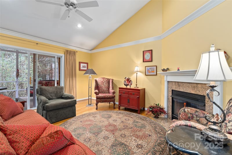 264 Charlestown Dr, Hendersonville, NC 28792