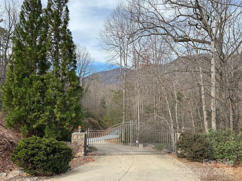 Deer Trl #16, Lake Lure, NC 28746