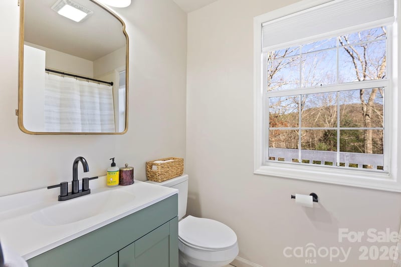 124 Flat Creek Dr, Lake Toxaway, NC 28747