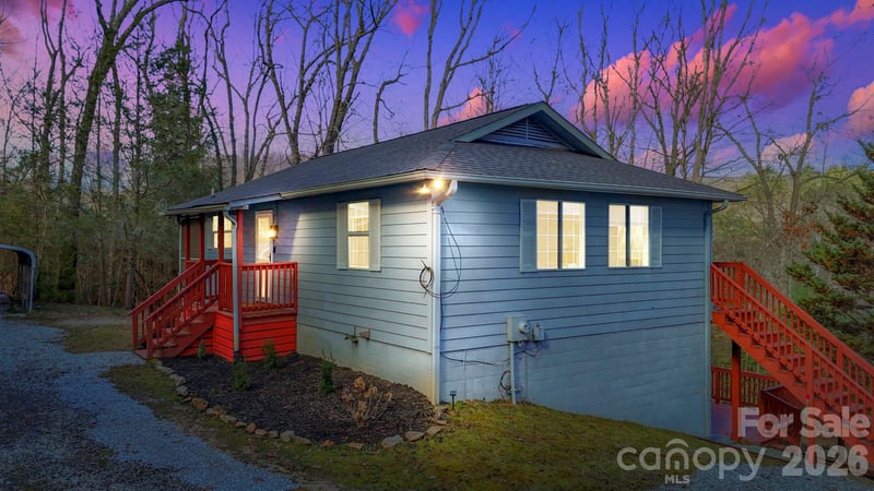 124 Flat Creek Dr, Lake Toxaway, NC 28747