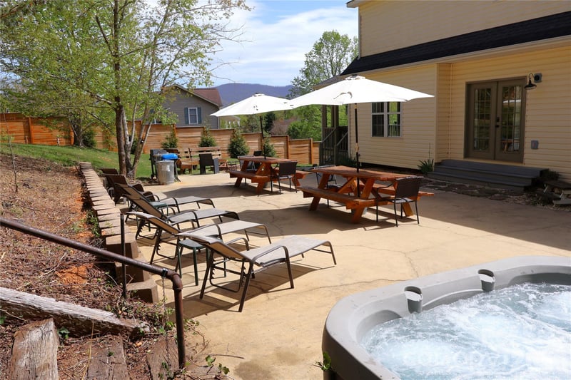 39 Kirkland Dr, Asheville, NC 28805