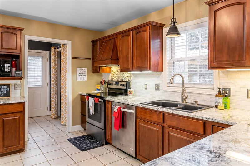 39 Kirkland Dr, Asheville, NC 28805