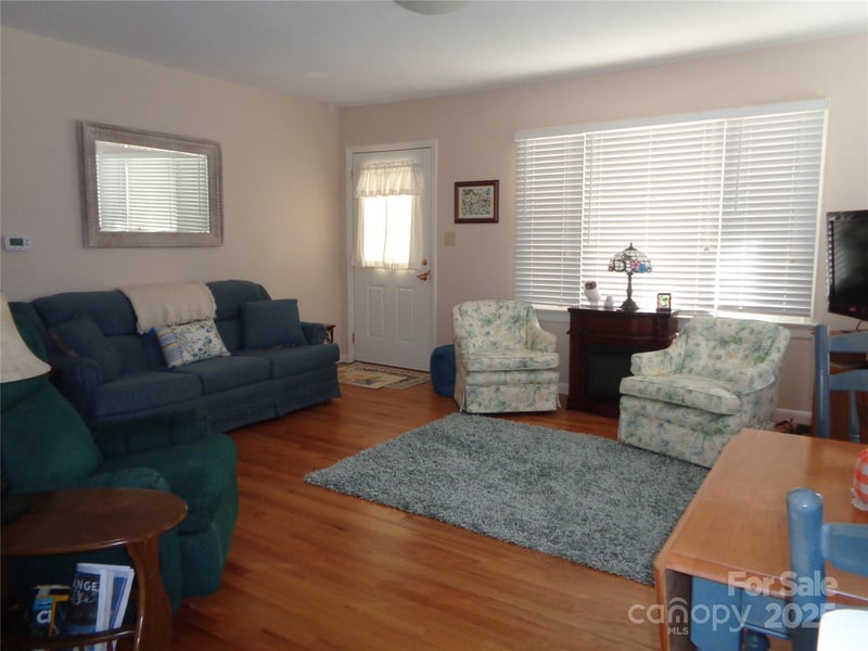230 Leisure Ln, Waynesville, NC 28786