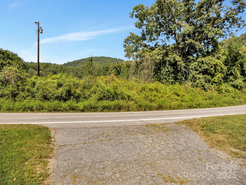 9999 Hoopers Creek Rd, Fletcher, NC 28732