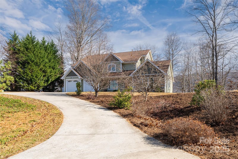 98 Sovereign Ln, Fairview, NC 28730