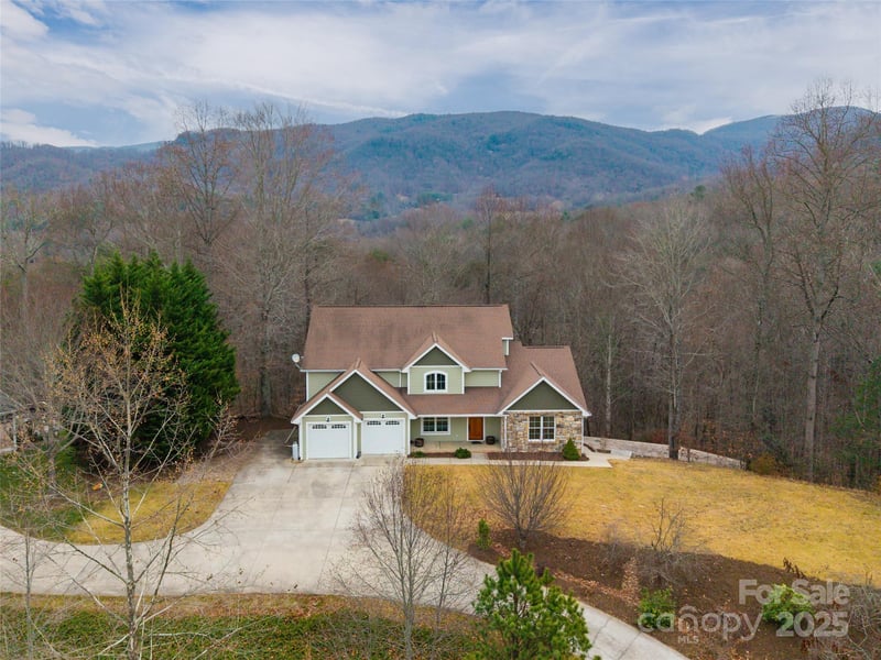 98 Sovereign Ln, Fairview, NC 28730
