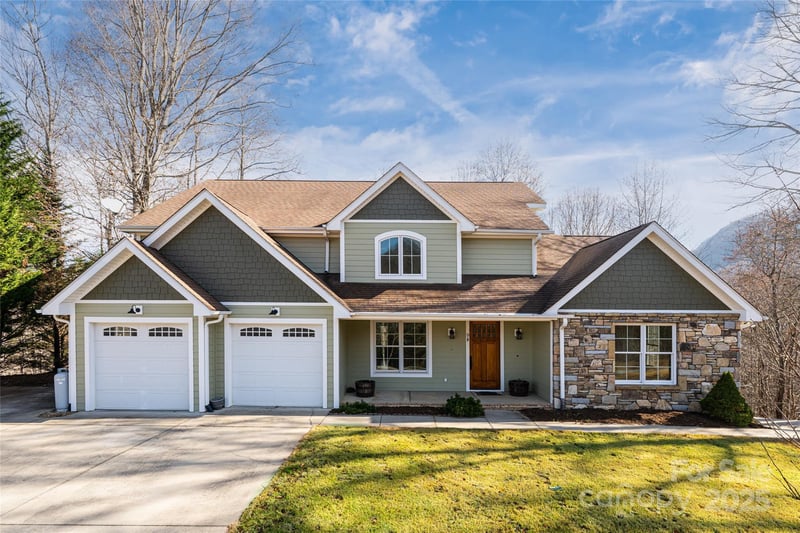 98 Sovereign Ln, Fairview, NC 28730