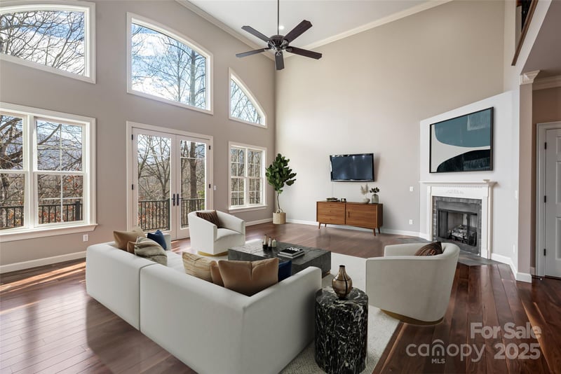 98 Sovereign Ln, Fairview, NC 28730