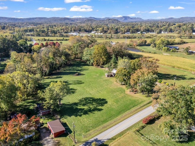 628 New Hope Rd, Flat Rock, NC 28731