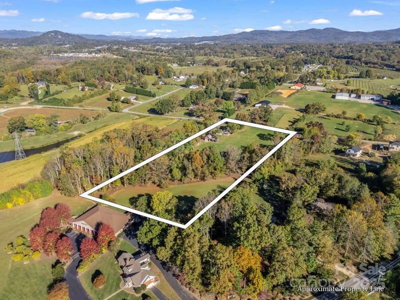628 New Hope Rd, Flat Rock, NC 28731
