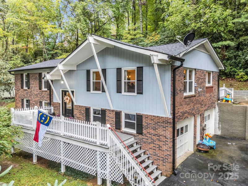 190 Long John Dr, Hendersonville, NC 28791