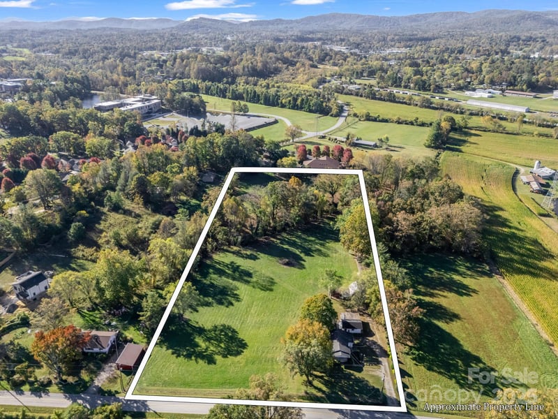 628 New Hope Rd, Flat Rock, NC 28731