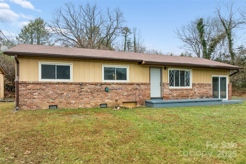 1126 Old Us 70 Hw, Black Mountain, NC 28711