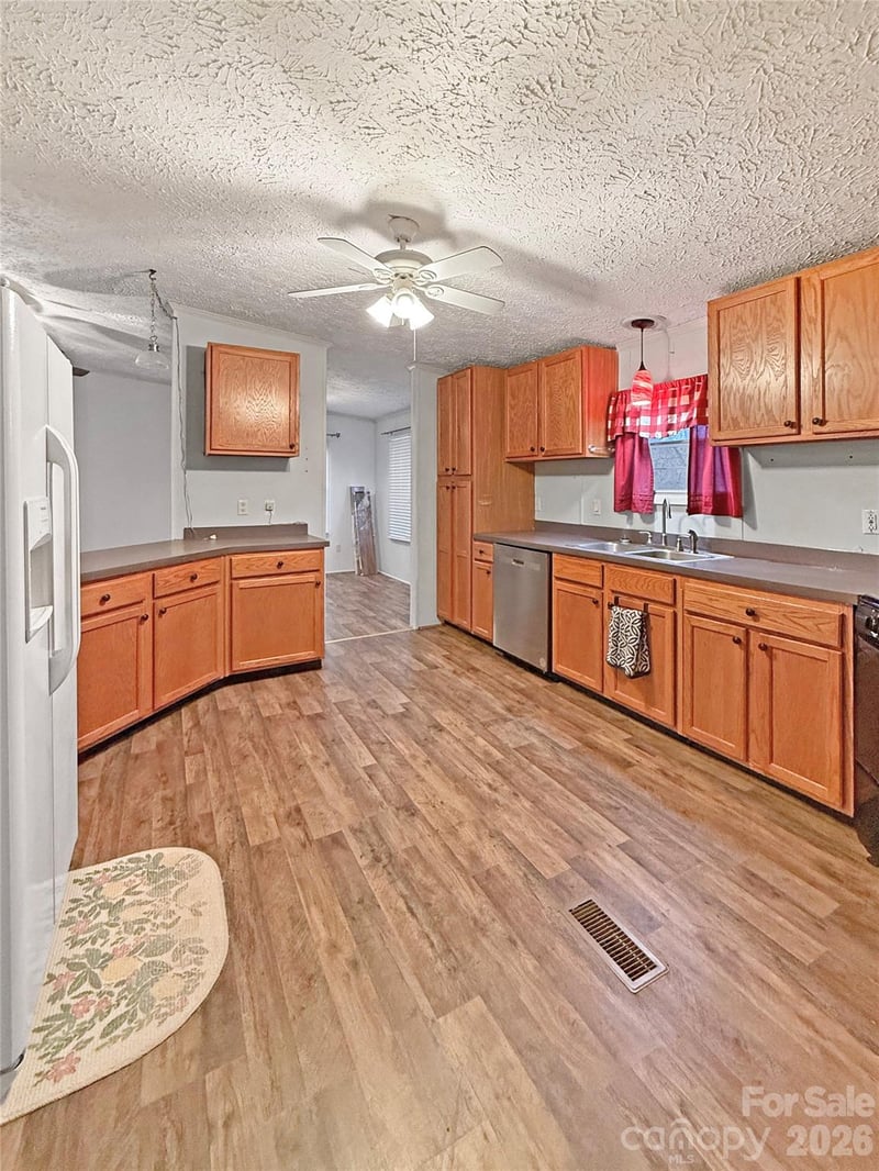 121 Haystack Ln, Olin, NC 28660