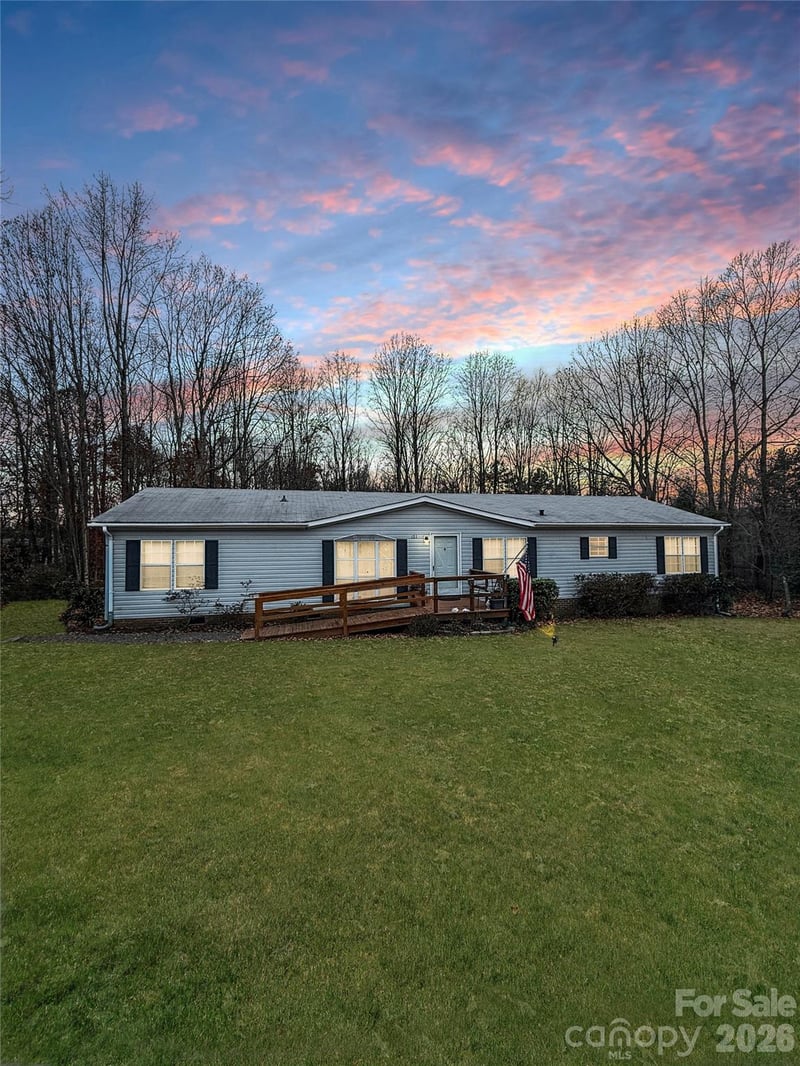 121 Haystack Ln, Olin, NC 28660