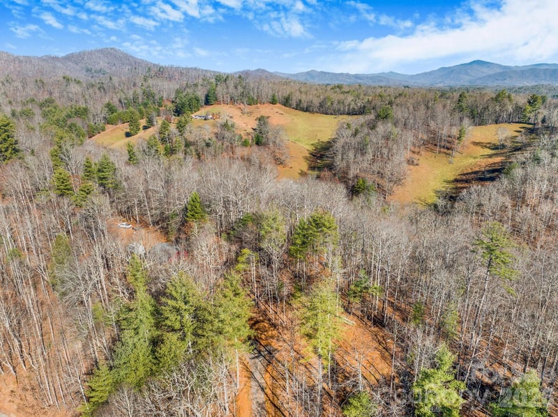 148 Fish Pond Ln, Burnsville, NC 28714