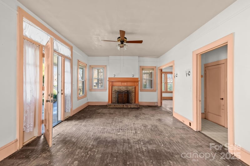 1011 Ashe Ave, Lenoir, NC 28645