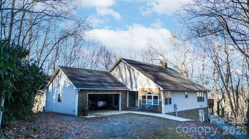 194 Ridgeview Dr, Whittier, NC 28789
