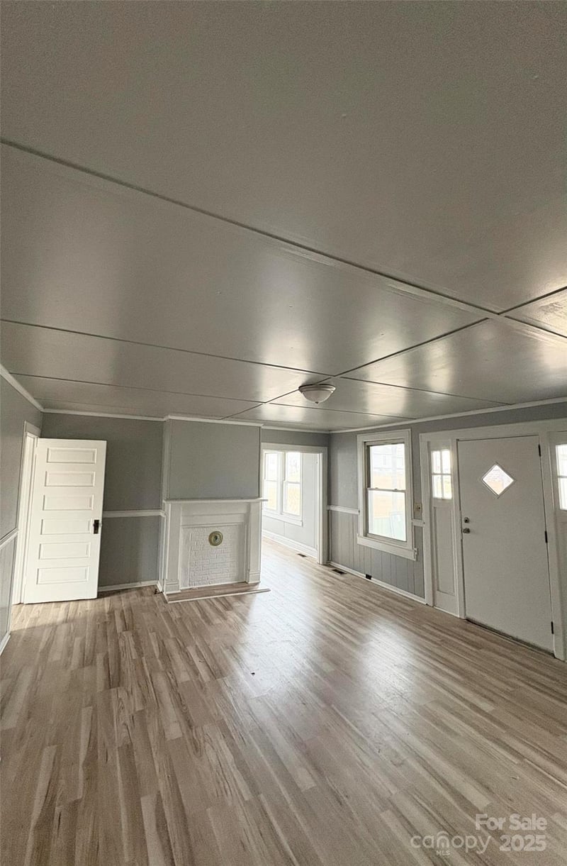 8 Maple St, Great Falls, SC 29055