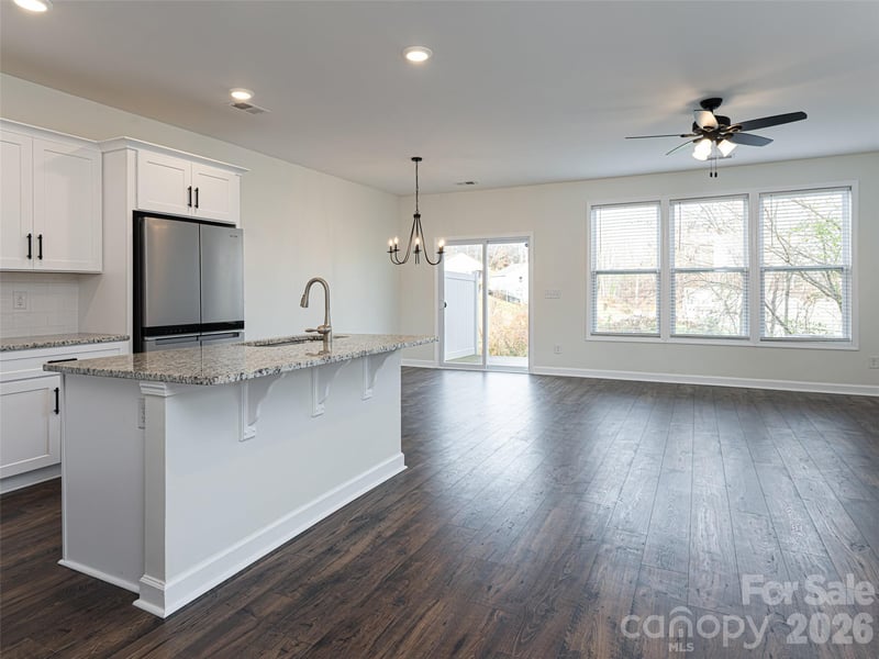 610 Santa Clara Dr, Asheville, NC 28806