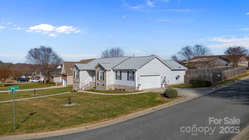 100 Lindsay Dr, Archdale, NC 27263