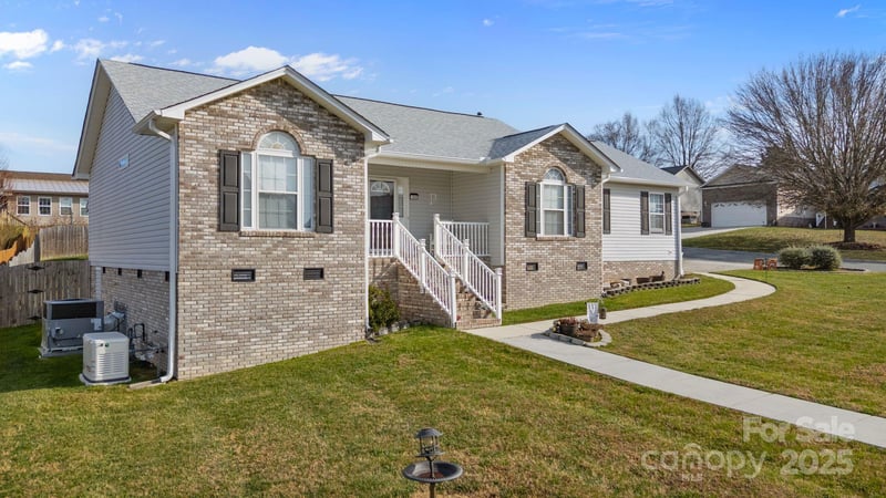100 Lindsay Dr, Archdale, NC 27263