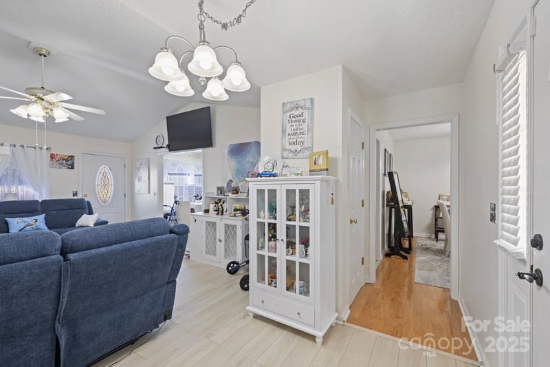 100 Lindsay Dr, Archdale, NC 27263
