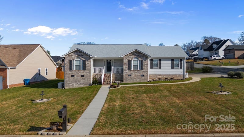 100 Lindsay Dr, Archdale, NC 27263